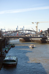 Fototapeta na wymiar Hafen in Hamburg