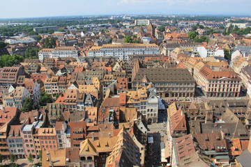 Fototapeta na wymiar Vue panoramique sur le vieux Strasbourg (Alsace, France)