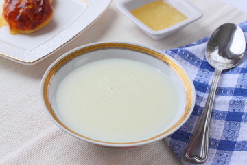 Semolina milk porridge