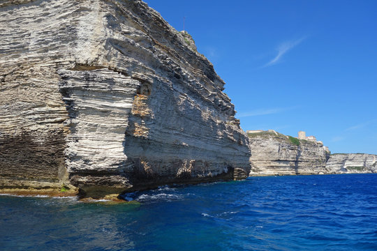Le rocher "le gouvernail de la Corse" &agrave; Bonifacio au sud Corse