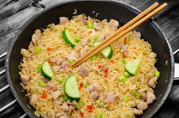 Chinese noodles with chicken