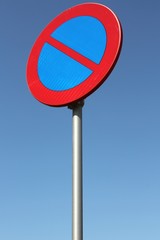 niederländisches Verkehrszeichen: eingeschränktes Haltverbot