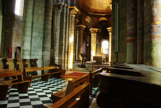 Int&eacute;rieur de l'Eglise Notre Dame de Poitiers