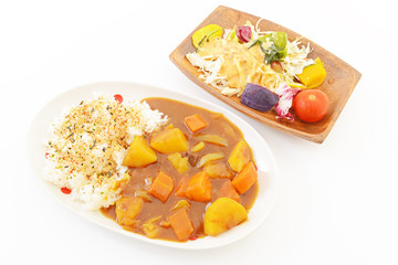 おいしそうなカレーライスとサラダ