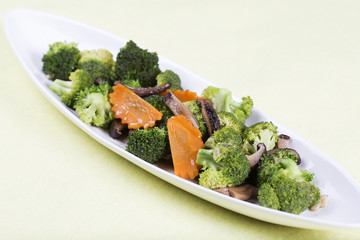 Three vegetables (broccoli, mushroom, carrot) on the plate