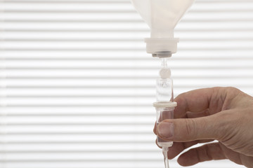 Hand, Infusionspender, Nahaufnahme