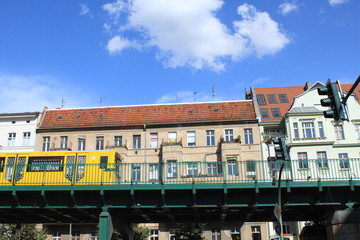 Fototapeta na wymiar Hochbahntrasse in Berlin-Prenzlauer Berg