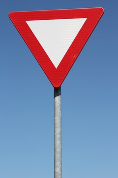 niederl&auml;ndisches Verkehrszeichen: Vorfahrt gew&auml;hren