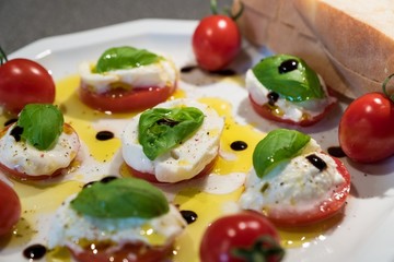 Mozzarella mit Tomate