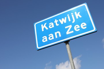 niederländisches Verkehrszeichen: Ortstafel (Katwijk aan Zee)