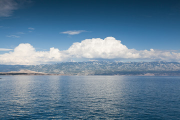 blick auf die Adria in Kroatien und Inseln in Südeuropa