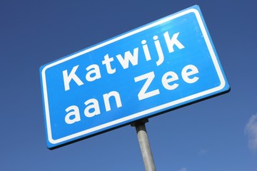 niederländisches Verkehrszeichen: Ortstafel (Katwijk aan Zee)