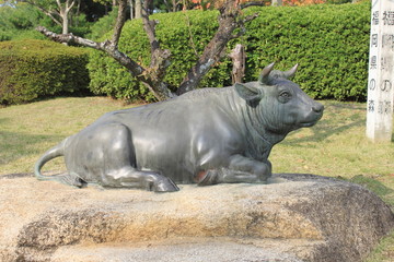 Naklejka premium 牛の像