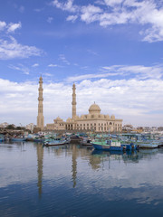 Marina mosque in Hughada © dynamofoto
