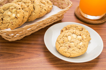 White chocolate chip with raspberry cookie and juice