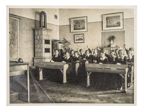 back to school. picture of classmates. children in classroom