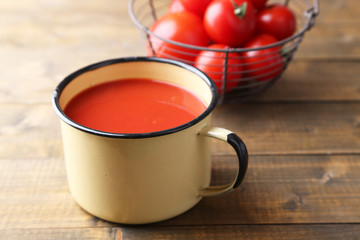 Obraz na płótnie Canvas Homemade tomato juice in color mug and fresh tomatoes