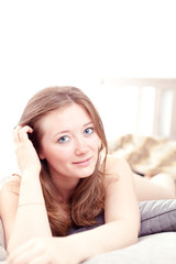 Fototapeta premium Frau im Schlafzimmer