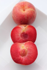 Prunes entière et coupée