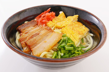 おいしそうな沖縄そば