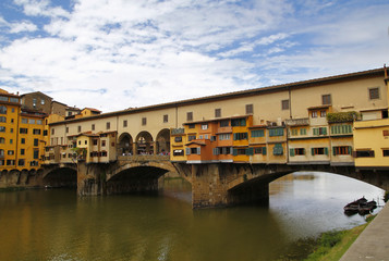 Fototapeta na wymiar Ponte vecchio in Firenze, Italy