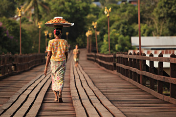 Wood bridge and mountain village in Kanjanaburi, Thailand © kosin_sukhum