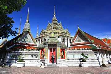 Wat Phra Chetuphon Vimolmangklararm in Bangkok, thailand.