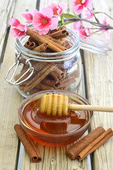 Fresh honey. © Ennira