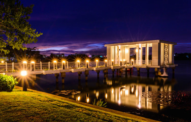 Fototapeta na wymiar Luxury house with gorgeous night ocean view