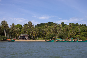 Naklejka na ściany i meble Tropical beach with boats on Koh Tonsay island, Cambodia