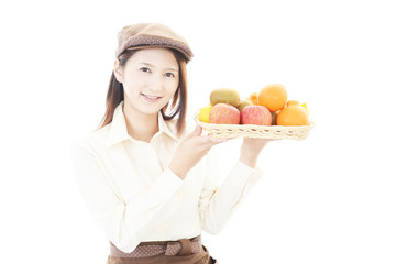 果物を持つウェイトレス