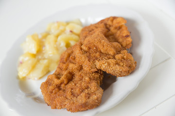 Wiener Schnitzel mit Salat