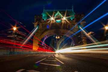 Fototapeta na wymiar Tower Bridge trafic