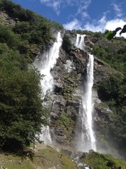 Fototapeta premium cascata montana