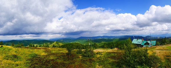 Fototapeta na wymiar Panorama z Wielkiej Raczy. Beskid Żywiecki