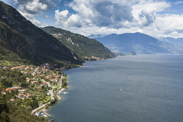 Fototapeta na wymiar Veduta panoramica del Lago di Como