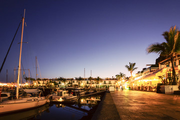 Fototapeta na wymiar Hafen von Puerto Mogan am Abend – Gran Canaria