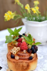 Yeast cake with cheese and herb