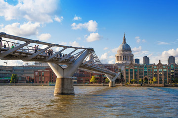 Fototapeta na wymiar London, bridge over the river Thames