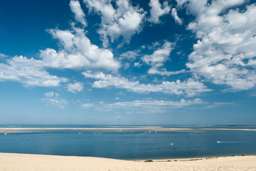 plage, soleil , nuages, ciel bleu