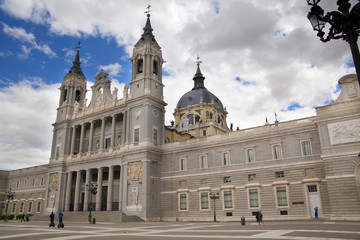 Fototapeta na wymiar Cathedral Santa Maria la Real de La Almudena in Madrid, Spain
