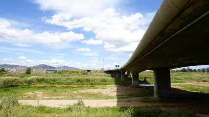 Puente de la autopista en el Delta del Llobregat