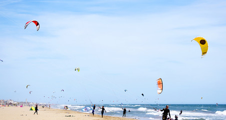 Kitesurf en la playa de Castelldefels, Barcelona