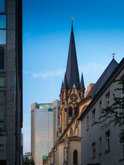 Obraz premium Skyscraper and church in the business district of Frankfurt