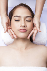Naklejka premium Close-up of young woman receiving facial massage at day spa