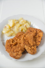 Wiener Schnitzel mit Salat