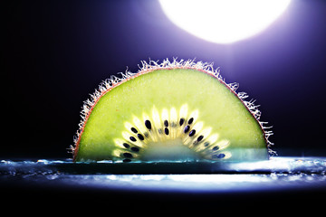 fresh kiwi slices