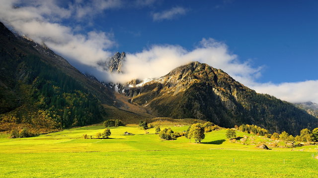 Fototapeta Szwajcarskie Alpy, z widokiem na stok