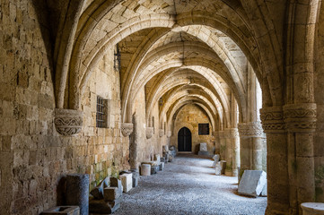 Fototapeta na wymiar Arch way in ancient fortress