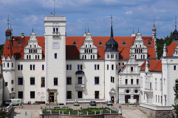 Fototapeta na wymiar Weisses Schloss Boitzenburg
